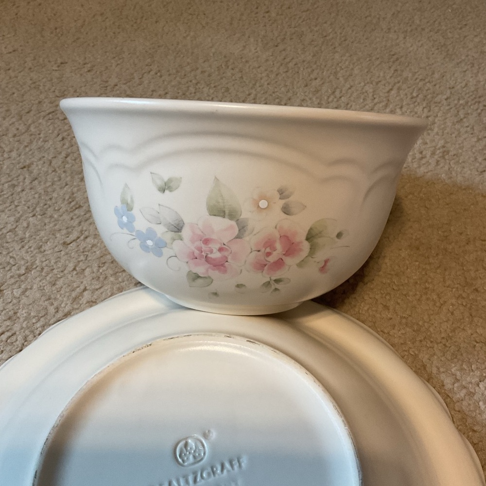 Pfaltzgraff Ivory Ceramic 8” medium mixing bowl